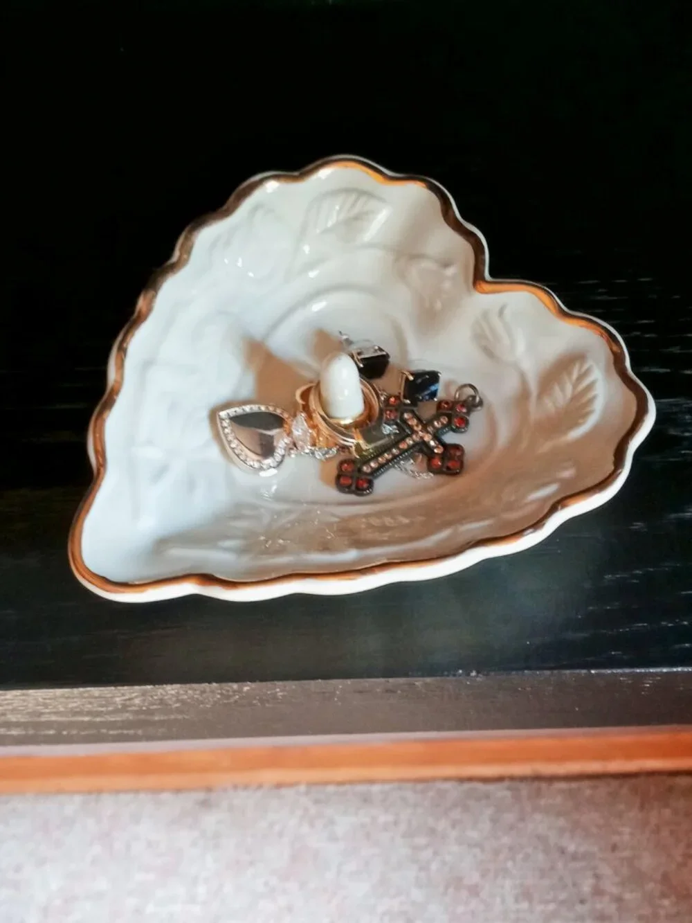 Charming Floral Embossed Gold Trim Ceramic Ring Holder Heart Shaped NICE!